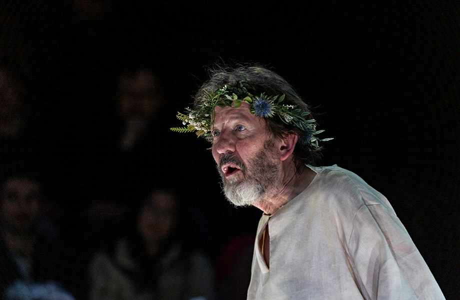 Robert Menzies as King Lear (photograph by Brett Boardman)
